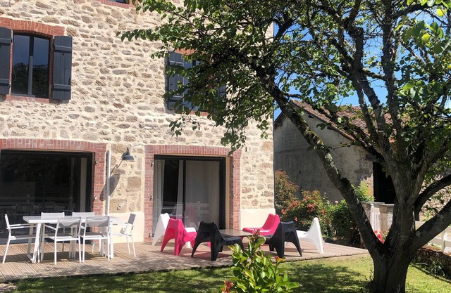 Magnificent stone family home with spa, in the countryside.