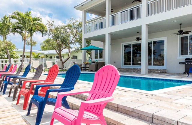 Magnificent 2-story Waterview Dreams Villa on canal! A Dream Vacation!