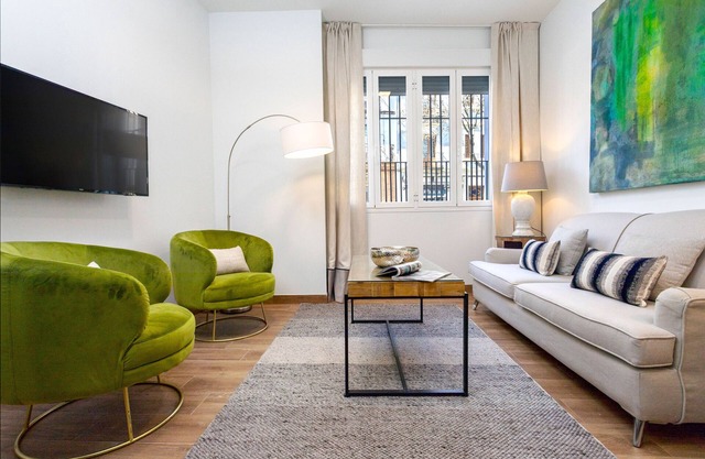 Magnificent 3bd apt with private patio.Recaredo II