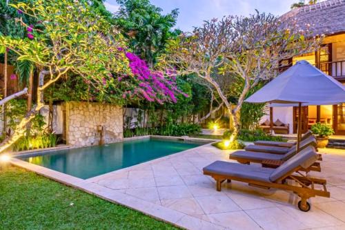 Magnificent 4 BR Private Pool Villa NE10