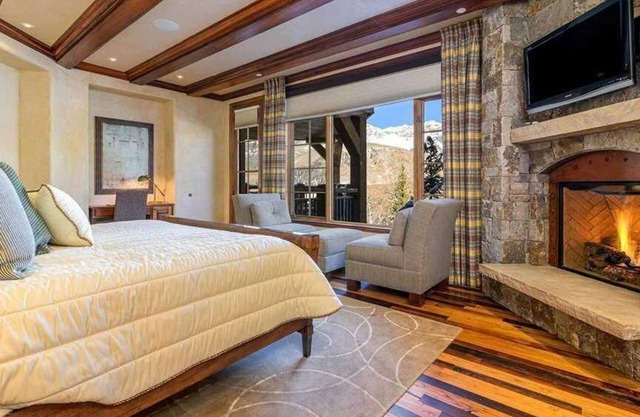 Magnificent 4BR Residence w/Spectacular Views