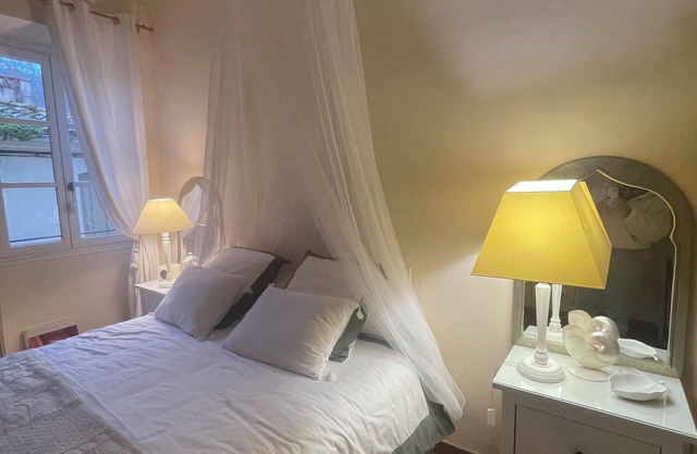 Magnificent apartment with direct access to the Place des 9 Jets in CERET.