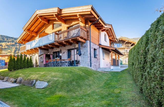 Magnificent chalet with wellness and bar