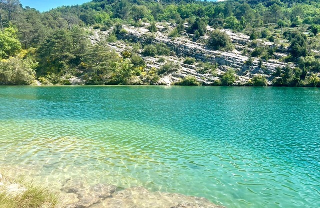 Magnificent studio terrasse overlooking lake esparron 4 pers.