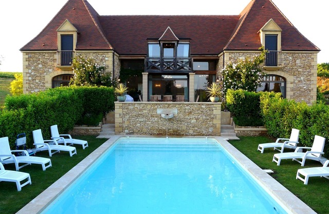Magnificent house villa stunning views heated private pool air con. near Sarlat