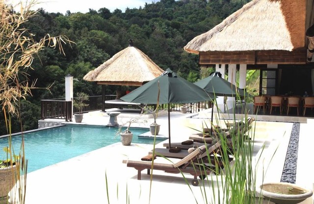 Magnificent Luxury Villa With Large Pool, Staff & Stunning Sea View!