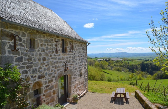 MAGNIFICENT PANORAMIC BARN IN NATURE