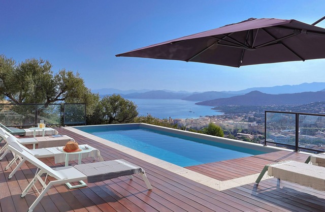 Magnificent sea view, swimming pool, Bodri beach within walking distance