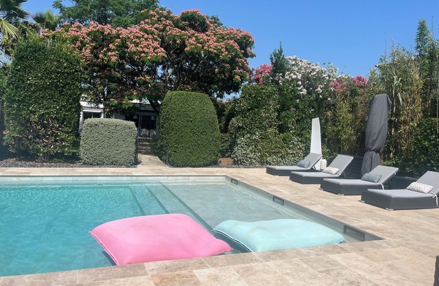 Magnificent single storey villa 260 m2 superb swimming pool - 4 bedrooms 3 bathrooms