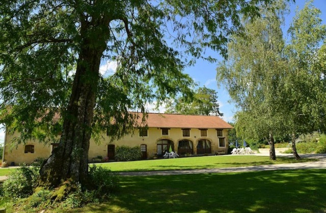 Magnificent view of the lake - Beautiful domain with swimming pool
