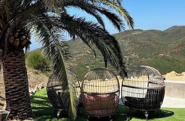 Magnificent views in luxurious, secluded 3-bedroom hillside retreat in Malibu