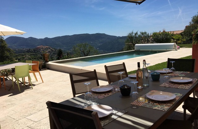 Magnificent villa on the heights of Nice in absolute calm