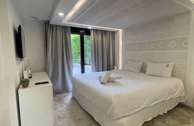 Magnificent villa with swimming pool 35 minutes from Paris