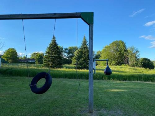 Magnifique centenaire rénovée, air climatisé, arcade, 3 chambres fermées