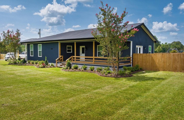 Magnolia Place: 3-bedroom 2-Full bath home w/stocked pond
