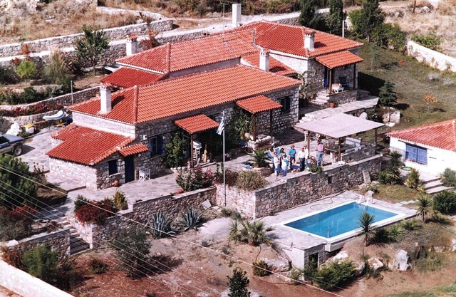 Maha House: Authentically Restored Farmhouse in Central Greece! Don’t miss out!