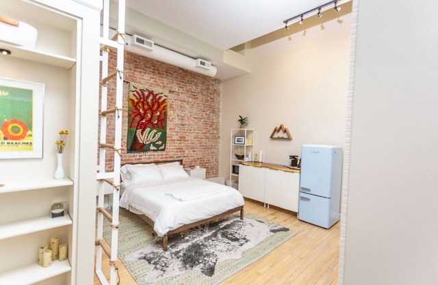 Main & Liberty Downtown Studio Loft , 1BD, WiFi, AC