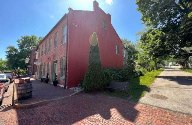 Main Street Living! 2 Bedroom Unit right On Main!