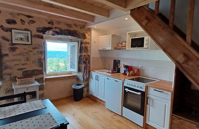 Maison à Pradelles Vue Magnifique sur la Margeride Surplombant le Lac de Naussac