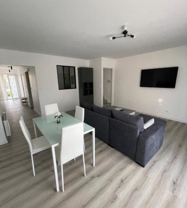 Maison 100m2 uniquement famille, couple & professionnel