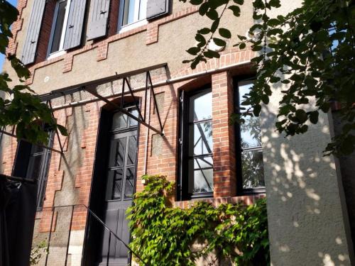 Maison années 30 avec jardin, piscine, proximité Loire, 4 chambres, vélos, idéale familles/amis - FR-1-590-261