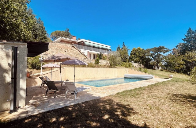 Maison Architecte Située sur les Hauteurs D'un Charmant Village Médiéval du LOT