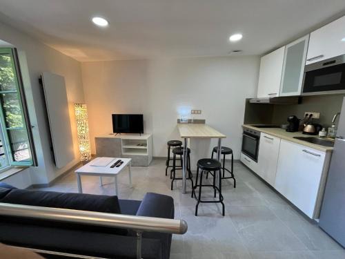 Maison au pied du château + parking privé