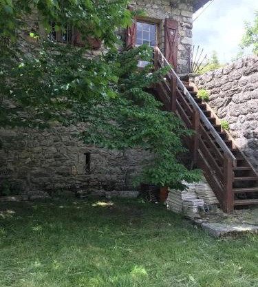 Maison avec balcon à Borne, 70 m², 5 personnes avec jardin