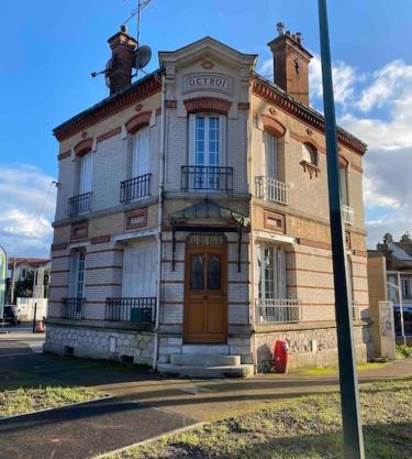 Maison chaleureuse en face de la forêt - proche INSEAD