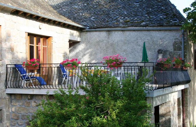 Maison charmante à Florentin-la-Capelle avec vue montagne