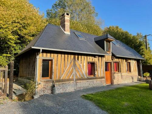 maison clôturée au pied des ânes avec jacuzzi