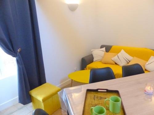 Maison cocooning au cœur du village avec jardin clôturé - FR-1-489-68