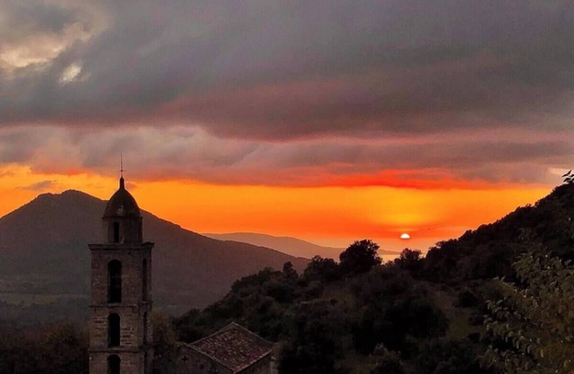 Maison Dans un Petit Village de Montagne au Calme