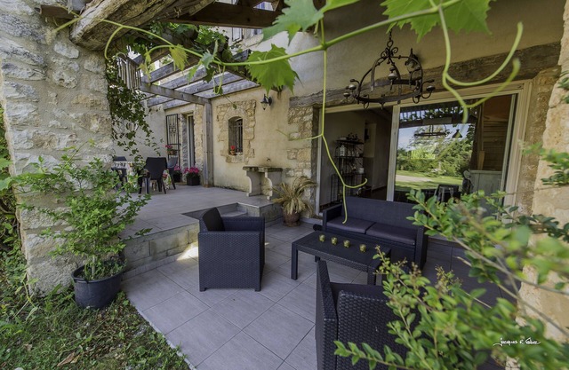Maison de Campagne en Pierre Blanche un Véritable Havre de Paix et de Quiétude