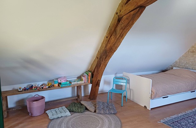 Maison de Campagne Rénovée au Cœur D'un Domaine, Aire de Jeux, lit Rond