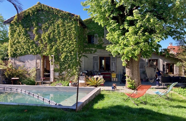 Maison de Charme Avec Piscine à la Campagne à Proximité de Lyon