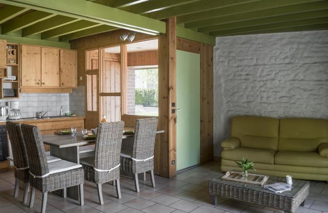 Maison de charme avec terrasse et grand jardin à Jenzat - FR-1-489-260