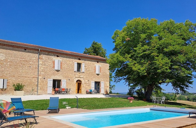 Maison de Maître 👨‍👩‍👧‍👦 7 persons 🏊🏼‍♀️ Swimming pool 🎣 🌳 Lake & garden