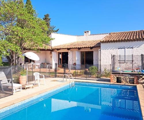 Maison de vacances avec piscine et jardin