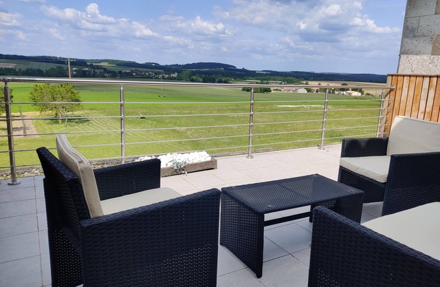 Maison 500m2, Piscine Intérieure, Bar, Billard, Grand Jardin