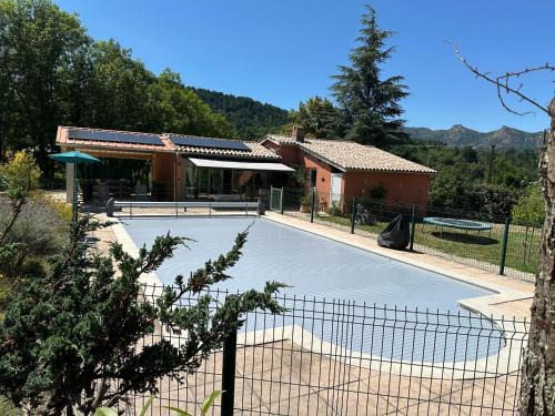 Maison indépendante avec piscine