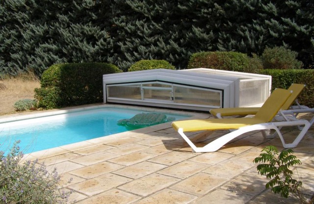 Maison provençale chaleureuse avec piscine