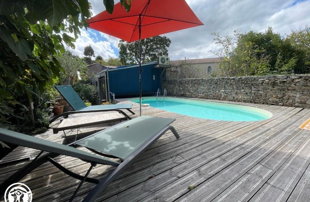 Maison rénovée avec jardin, piscine chauffée et wifi à Mareuil-sur-Lay - FR-1-426-537