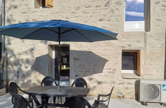 Maison ,terrain Clos. Chiens . Ancv.wi-fi. Parking. 5 Minutes des Commerces