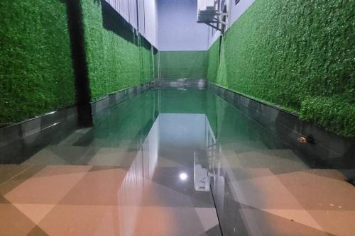 Maison Tres with Dipping Pool, billiards, airhockey, videoke and netflix and chill