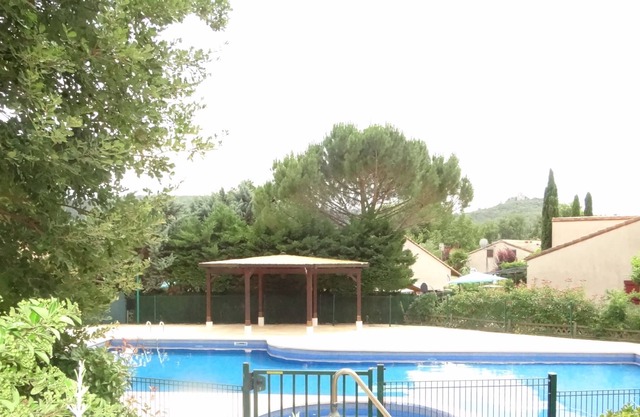 Maisonette Avec Terrasse et Piscine Commune