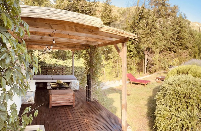 Maisonette between sea and mountain