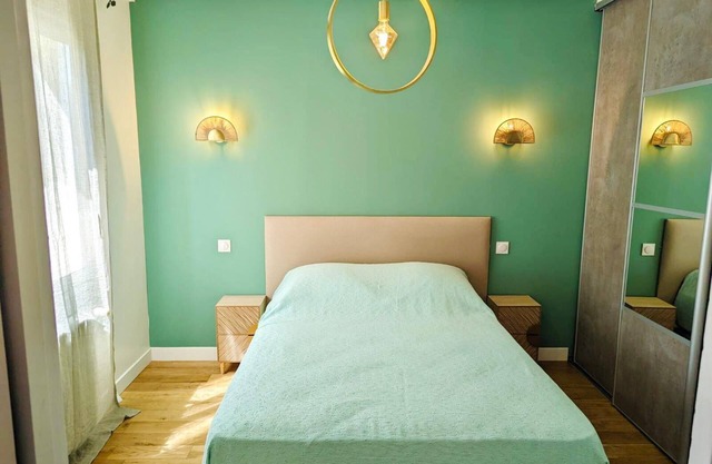 Maisonnette Avec Jardin Jacuzzi et Piscine Dans un Quartier Résidentiel