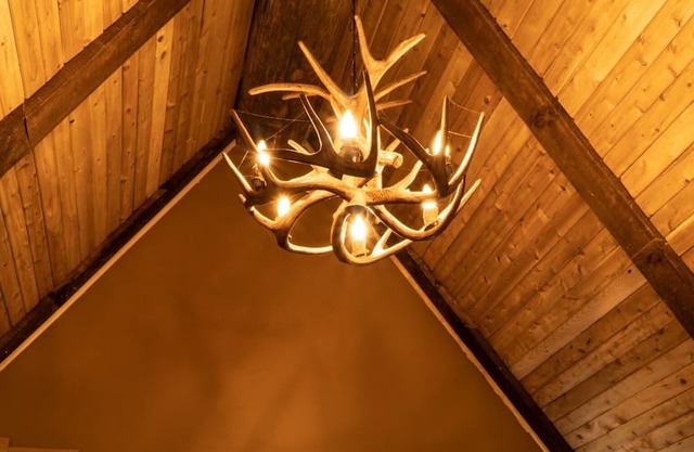 Majestic chalet with spa at the water's edge.