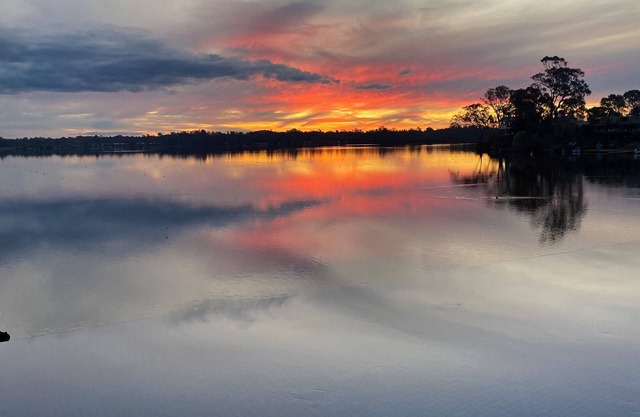 Majestic Nagambie lake view from your own private balcony. Centrally located.